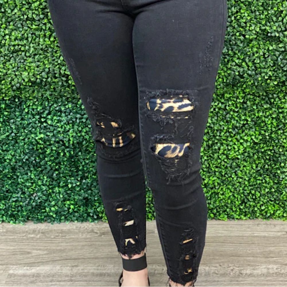 JUDY Blue Leopard Patch Distressed Skinny Fit Jeans - Picture 2 of 7